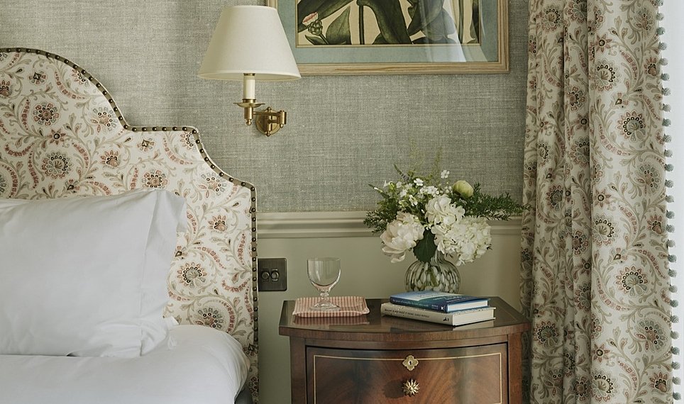 KYNHurlinghamb premium bedroompink bedsidetable 