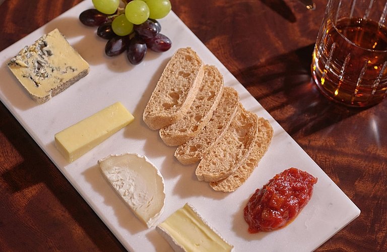 KYN Hurlingham cheeseplate (4) 