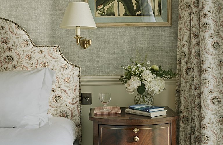 KYNHurlinghamb premium bedroompink bedsidetable 